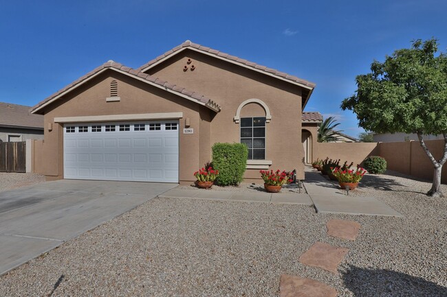 Building Photo - 3 bedroom 2 bath home with a den in san tan valley! No April rent!