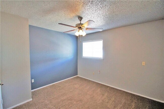 Foto del edificio - 1320 Southport Dr