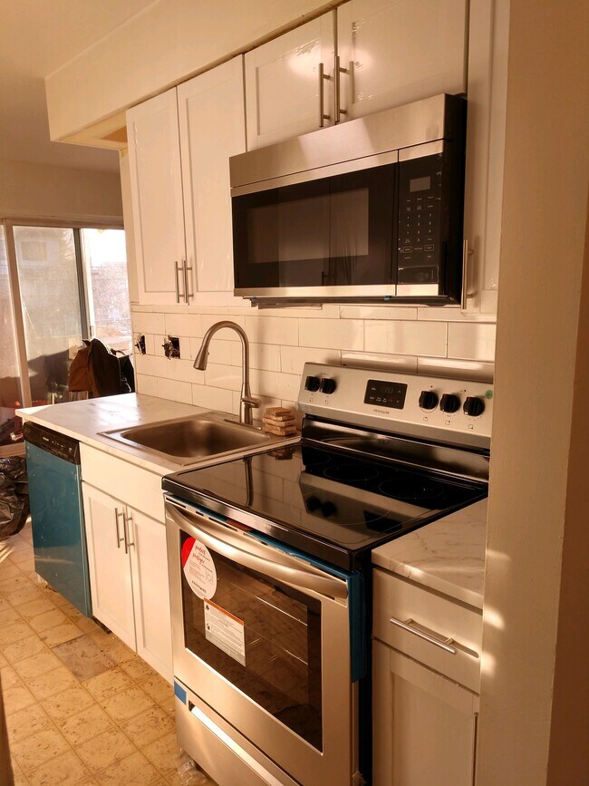 Building Photo - 10 Tuttle St