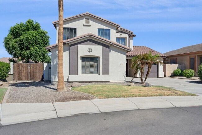 Foto del edificio - Beautiful 4 bedroom three bath home!