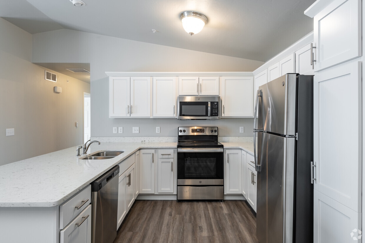 ROSEWOOD COMMONS Apartments in Jackson, WI