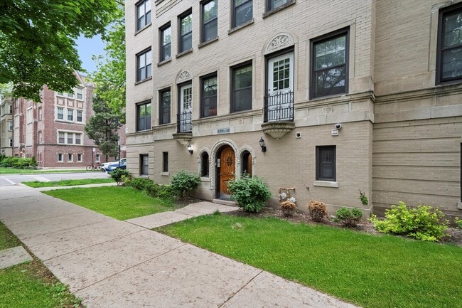 Foto del edificio - 6300 N Rockwell St