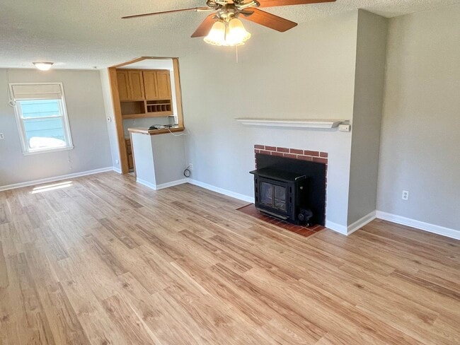 Building Photo - 11721 Roosevelt Way NE