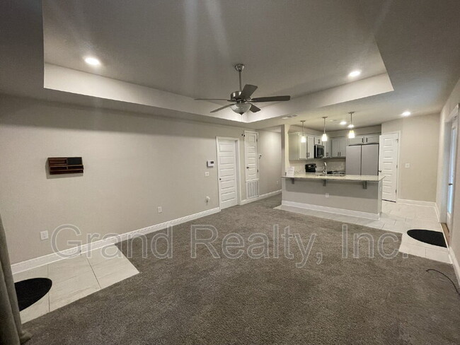 Building Photo - 4293 Castille Ave