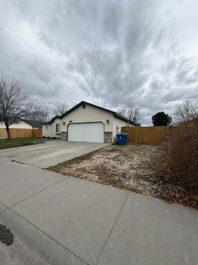 Foto del edificio - 443 NW Sandpiper Ave