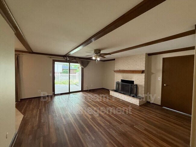 Foto del edificio - 2135 E Rahn Rd