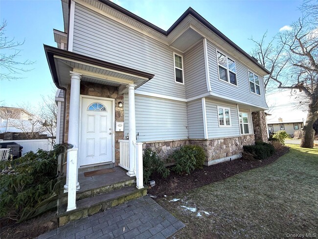 Building Photo - 30 Sintsink Dr E