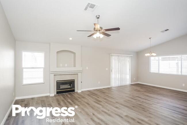 Foto del edificio - 5235 Acacia Grove St