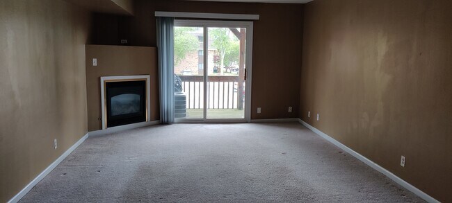 Foto del edificio - 1855 Tall Oaks Dr