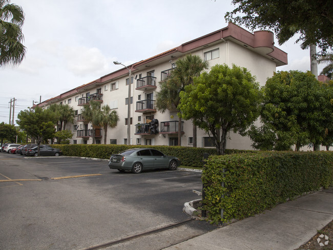 Building Photo - Aalmeda Towers