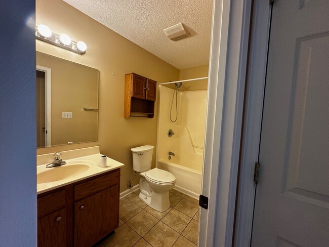 Foto del edificio - Knoxville three bedroom, 2 bath home for r...