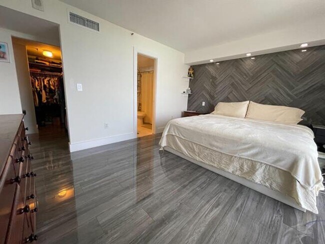 Foto del edificio - 2457 Collins Ave