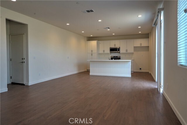 Foto del edificio - 136 Grove Ct