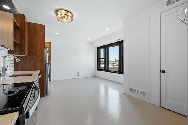 Building Photo - Laurel Apartments