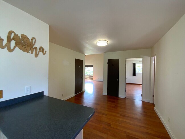 Foto del edificio - SPACIOUS 4 BEDROOM AHUIMANU SINGLE FAMILY HOME WITH ENCLOSED GARAGE