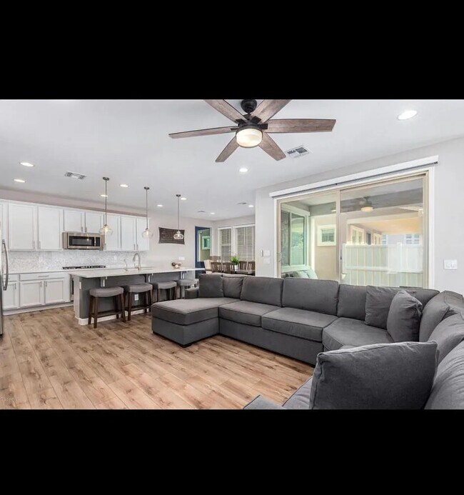 Foto del edificio - 2264 S Henry Ln