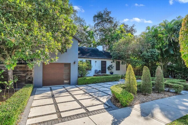 Foto del edificio - 8225 NE 8th Ct