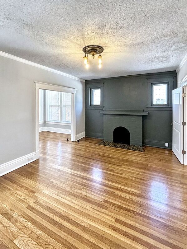 Foto del edificio - 4166 Russell Blvd
