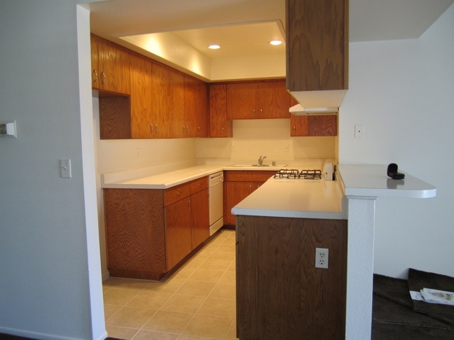 Kitchen - 1075 Newport Ave