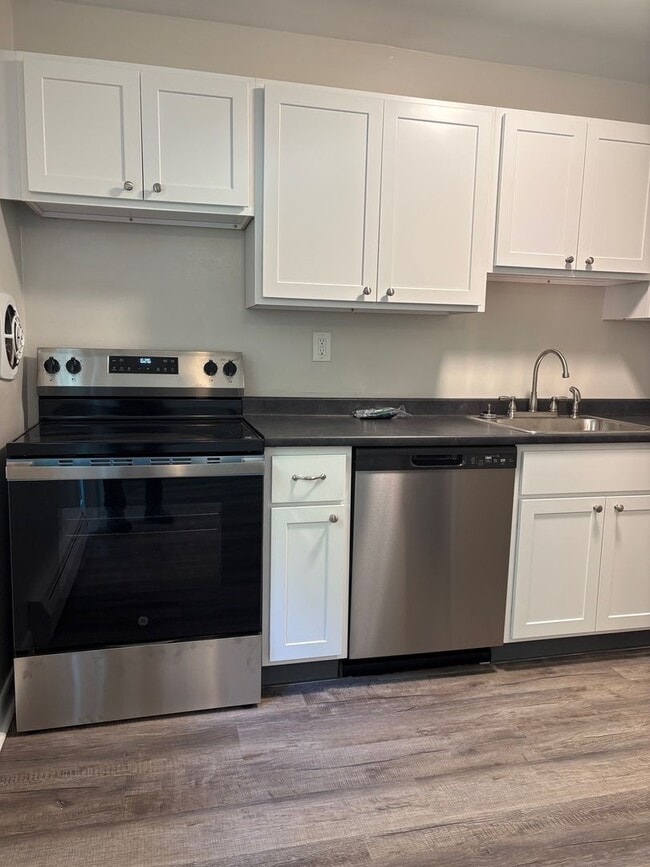 Spacious 2-Bedroom Townhouse - Spacious 2-Bedroom Townhouse