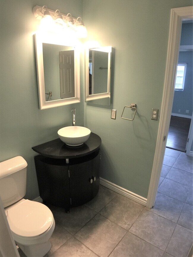 Foto del edificio - Spacious 4 Bed/2 Bath Spacious House for Lease in El Segundo