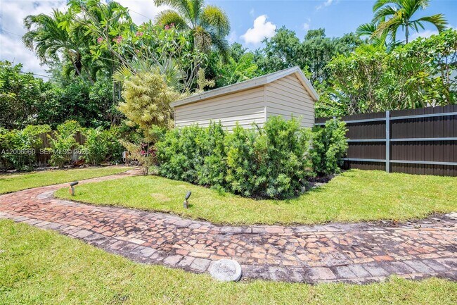 Building Photo - Northeast 9th Avenue, North Miami, FL 33161 - 3 BR 1 BA single-family home
