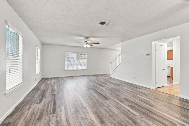 Foto del edificio - 8018 Chestnut Bluff Dr