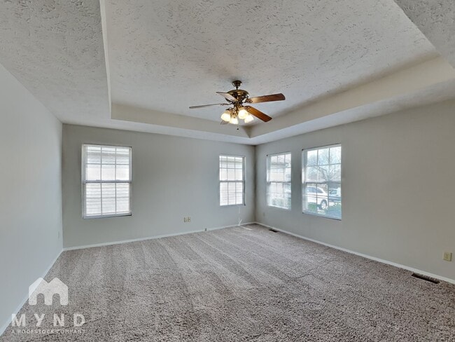 Building Photo - 615 S Mahn Ave