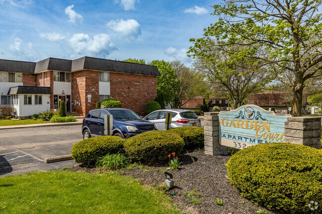 Building Photo - Garden Court Apartments