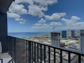 Building Photo - 987 Queen St