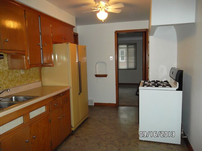 Foto del edificio - 3211 Warren Rd