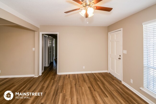 Building Photo - NOW OFFERING WAIVED APPLICATION FEES!