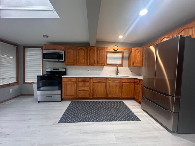 Building Photo - 257 Fernwood St
