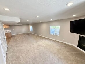 Building Photo - 5629 Far Vista Dr