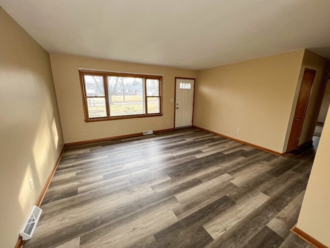 Building Photo - 4528 Plumbrook Dr