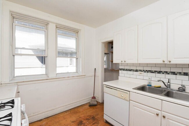 Foto del edificio - 4413 N Kenneth Ave