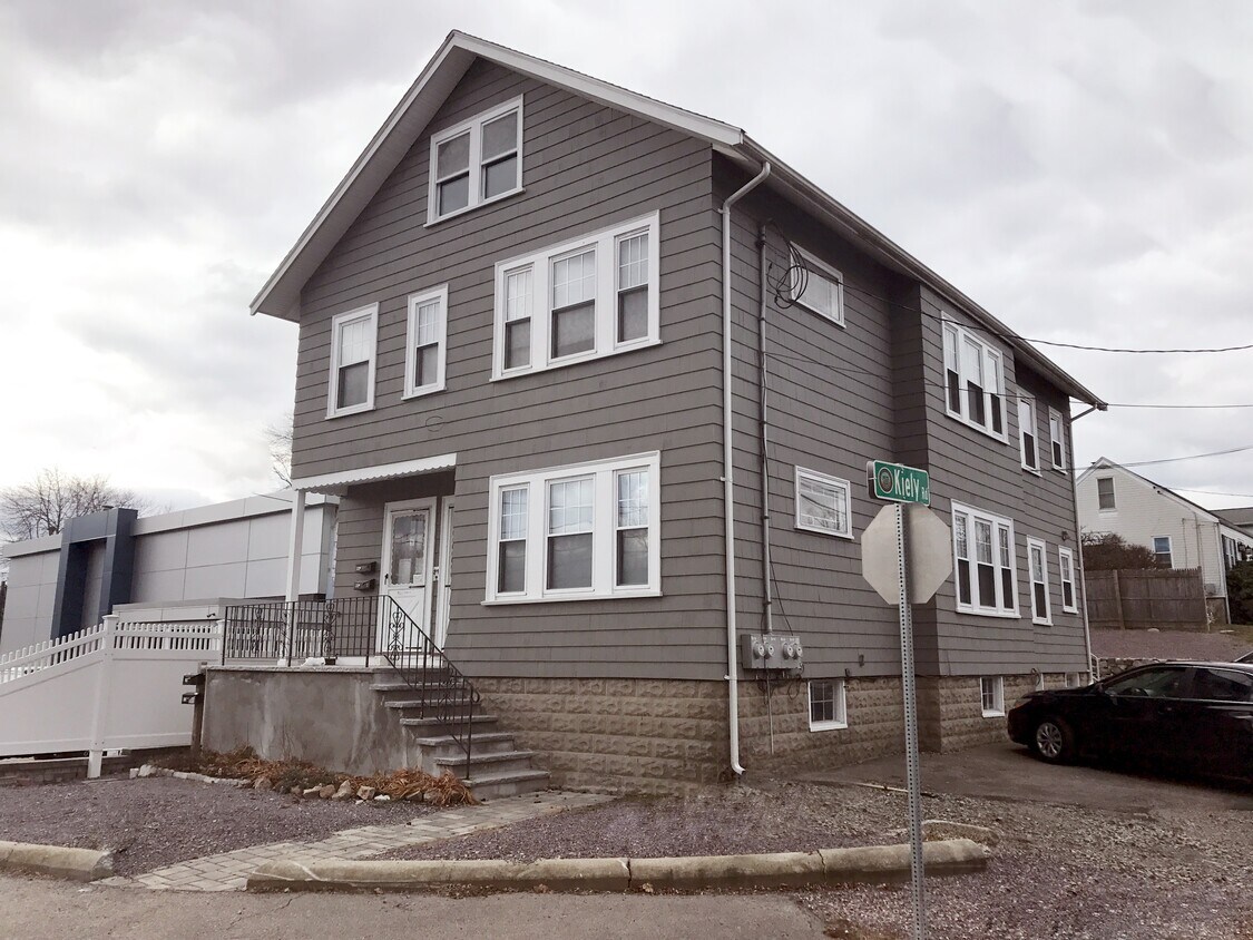 Primary Photo - 229 Bridge St