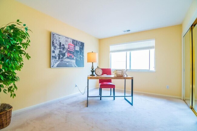 Foto del edificio - LUXURY RESIDENCE IN SILVERCREEK DETACHED S...