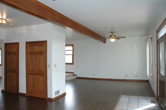 Building Photo - 25337 W Richmond Ave