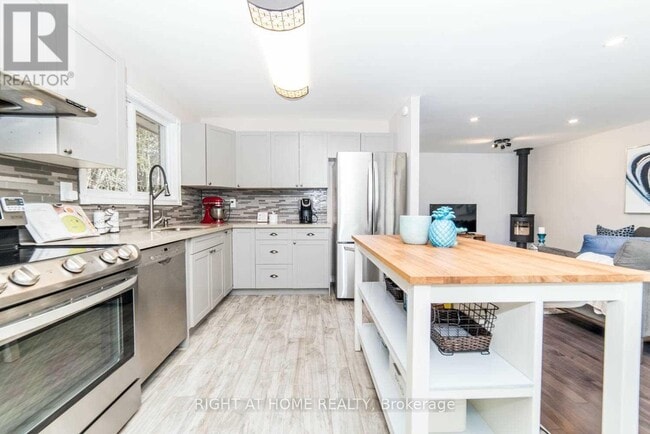 Building Photo - 823 Sanok Dr