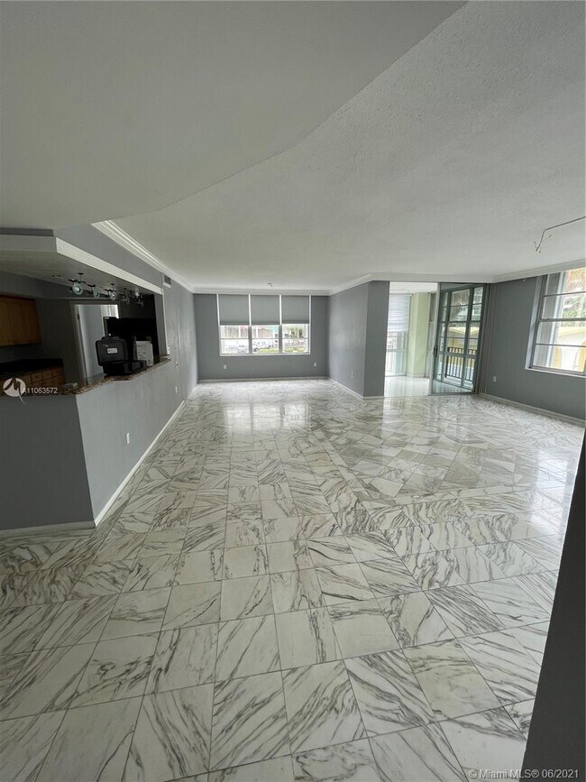 Foto del edificio - 5640 Collins Ave