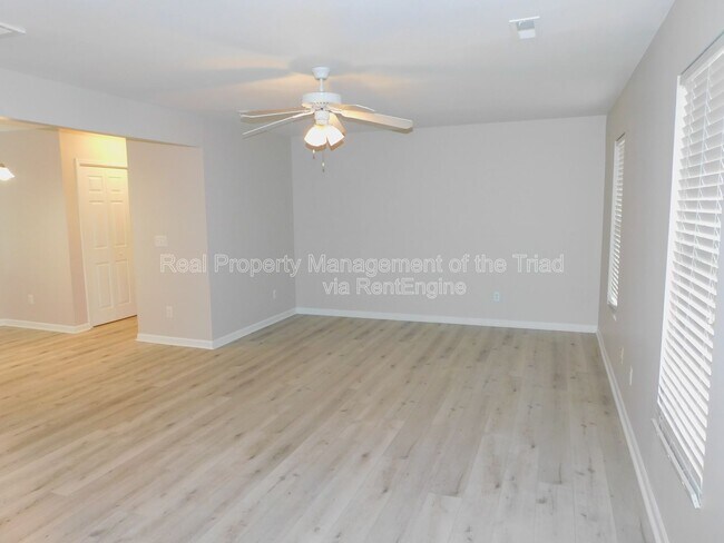 Building Photo - 807 Thorncroft Rd