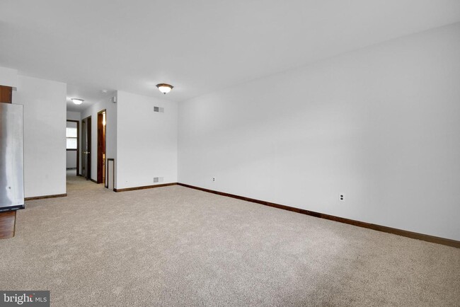 Building Photo - 606 Country Ln