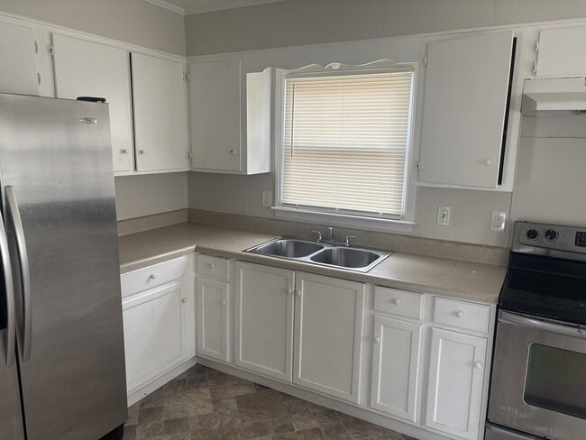 Foto del edificio - 3048 Marigold Ln