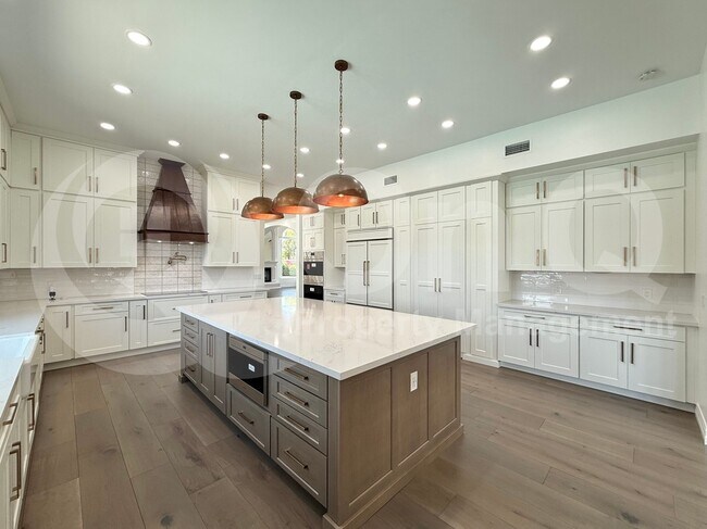 Building Photo - 1523 E Treasure Cove Dr