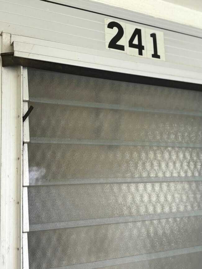 Building Photo - 241 Sheffield J