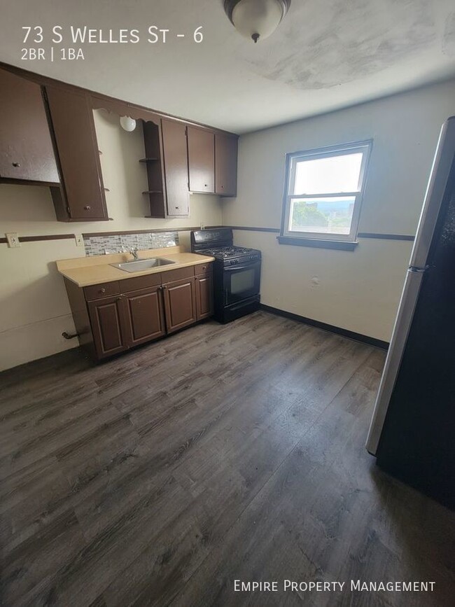 Building Photo - Under New Management! 2 bedroom/ 1 bathroo...