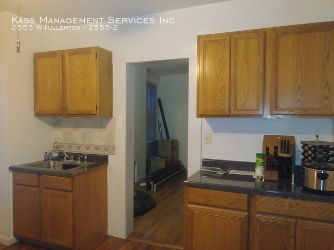 Foto del edificio - 2555 W Fullerton Ave