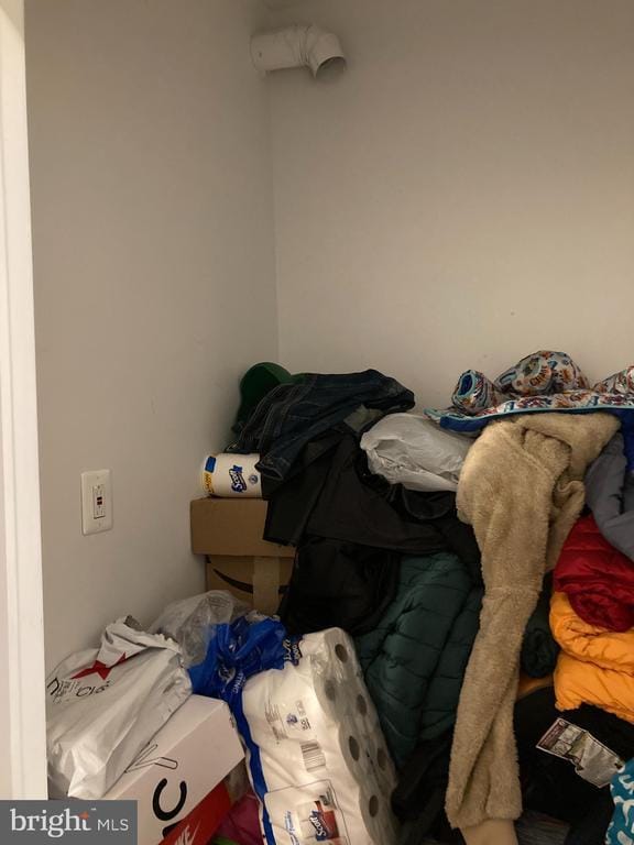 Building Photo - 5617 Lansdowne Ave