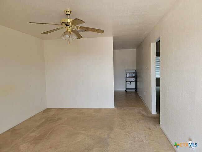Building Photo - 4204 Primrose Dr